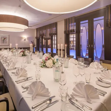 Western Premier Castanea Hotel