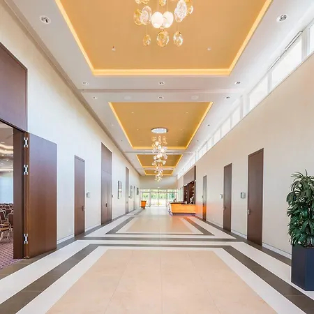 Western Premier Castanea 4* Adendorf
