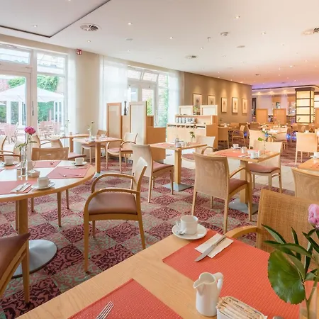 Western Premier Castanea מלון