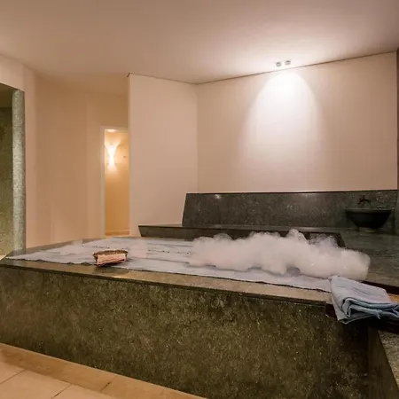 Hotel Western Premier Castanea 4*