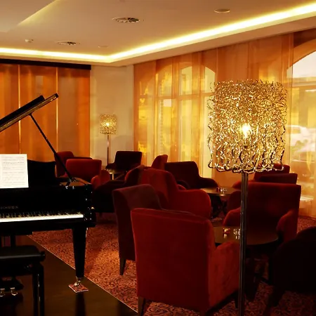 Western Premier Castanea Otel 4*