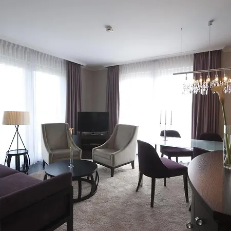 Western Premier Castanea 4*