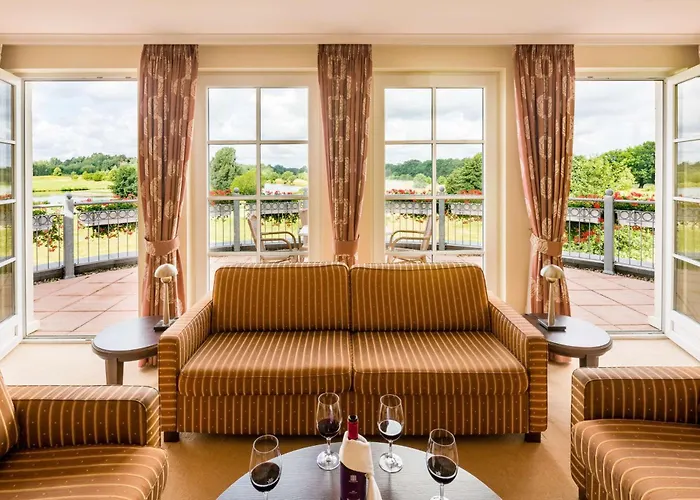 Отель Western Premier Castanea 4*